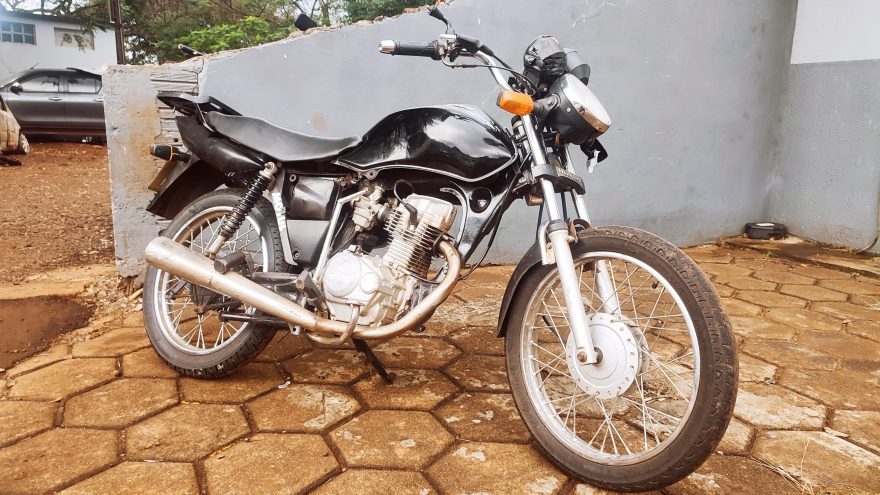 Motocicleta é recuperada pela polícia um dia após o furto