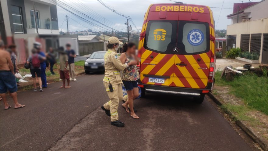 Mulher de 51 anos cai em via pública após crise convulsiva e é socorrida pelo Siate