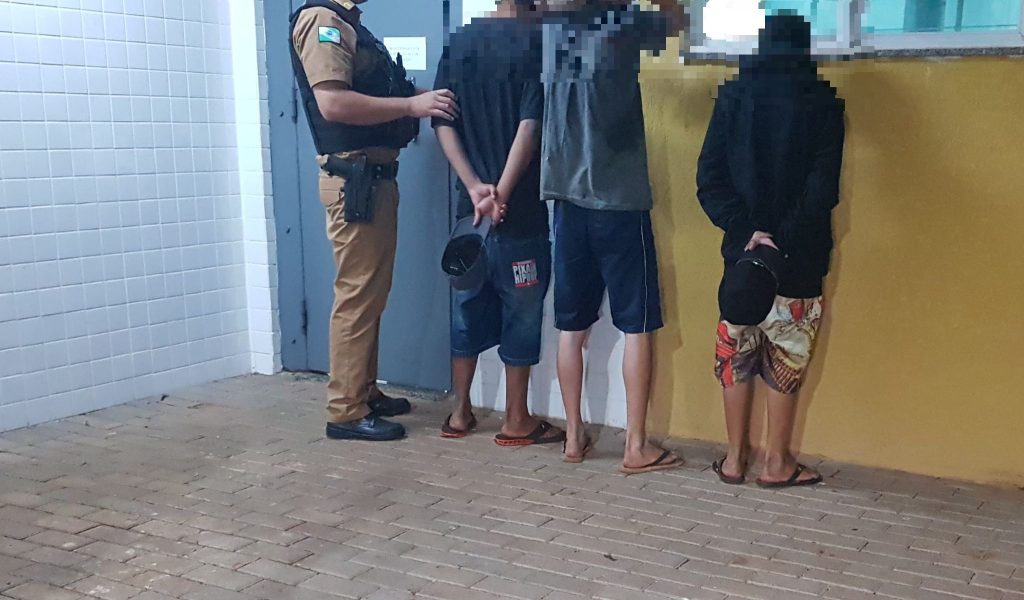 Trio de adolescentes é detido suspeito de cometer assaltos no bairro Universitário