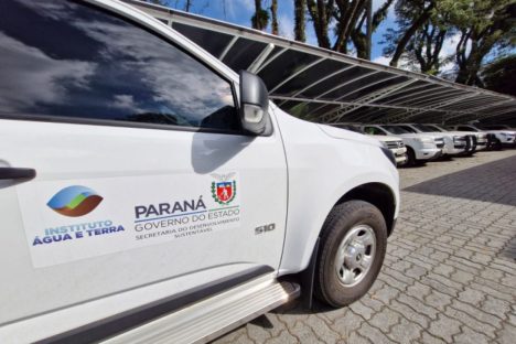 Técnicos do IAT, embarcações e caminhões-pipa: Paraná reforça socorro ao Rio Grande do Sul