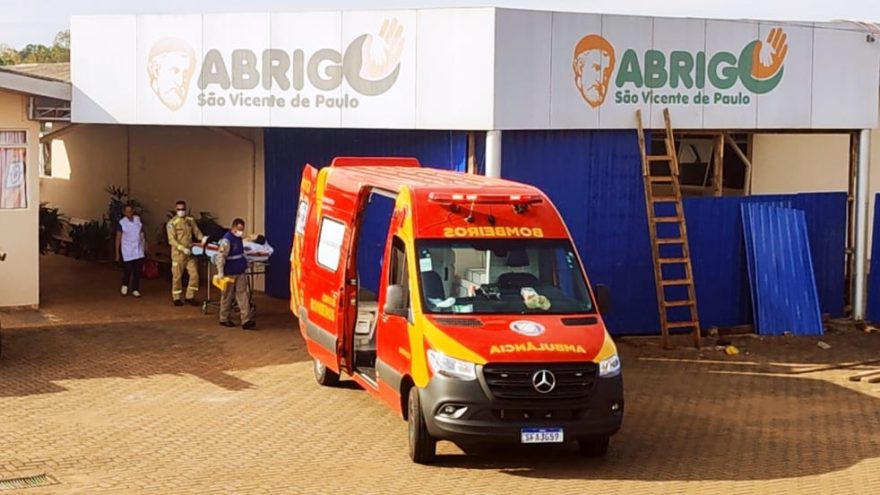Idosa é socorrida pelo Siate após sofrer queda em abrigo no Maria Luiza
