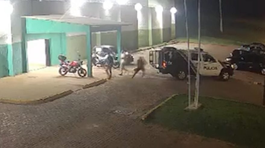 Preso por tráfico de drogas dá ‘olé’ em policiais e foge algemado em Guaíra