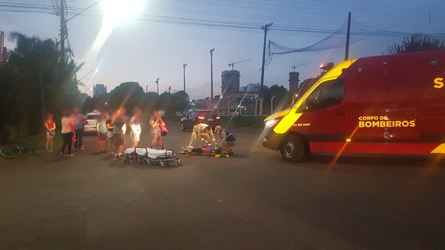 Ciclista fica ferida após colisão contra Van escolar no Bairro Neva