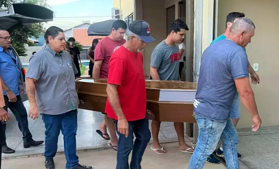 Irmão de goleiro do Fluminense é velado após ser assassinado a tiros