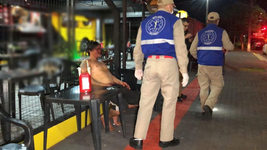 Homem é agredido no rosto com ferro de escape, no Centro de Cascavel