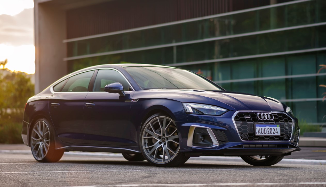Você não vai acreditar nos recursos dos novos Audi A4 e A5! Descubra o que a tração Quattro Ultra pode fazer
