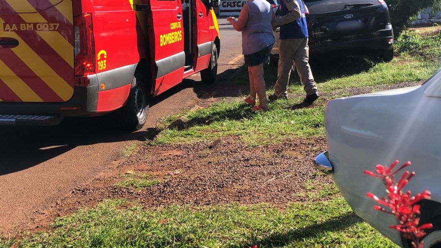 Idosa sofre corte na mão ao cair em residência no Claudete
