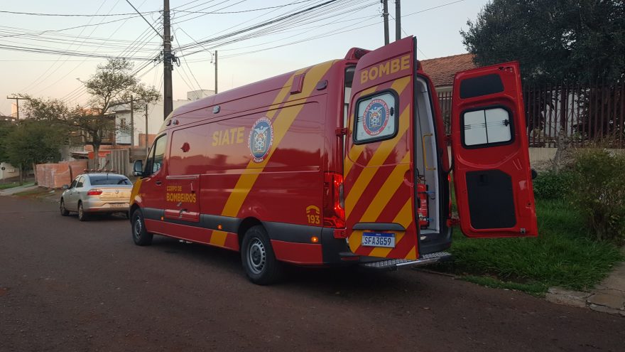 Idosa de 86 anos cai da cama e sofre luxação no quadril