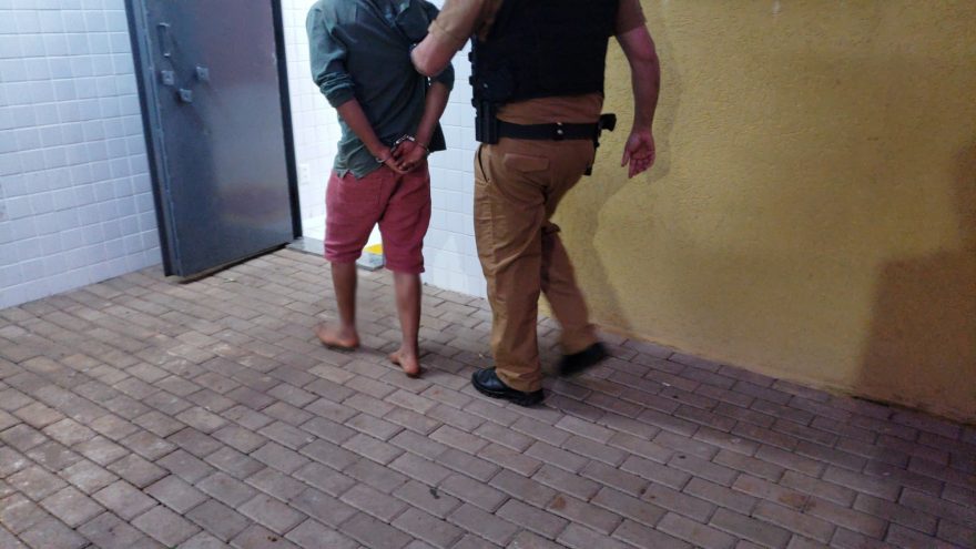 De moto, homem é preso após furtar botijão de gás em distribuidora na BR-369