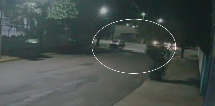 Câmera registra acidente seguido de capotamento no Centro