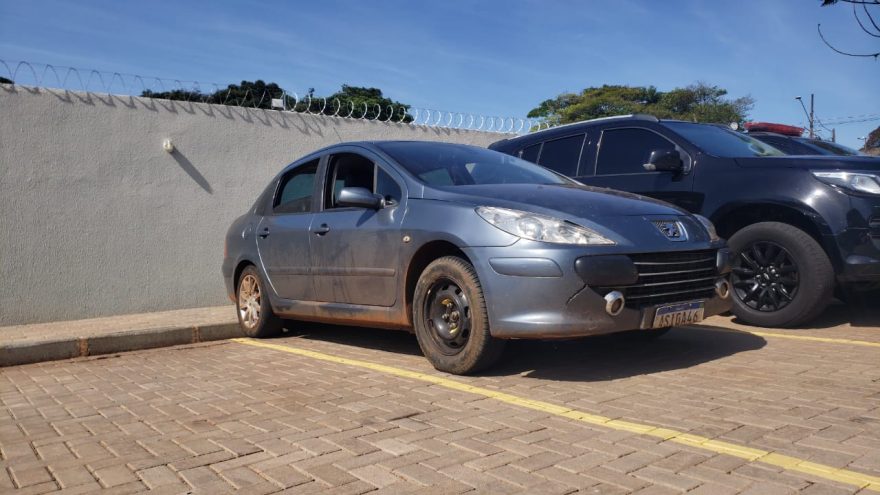 Peugeot com alerta de furto é recuperado pela Guarda Municipal no Floresta