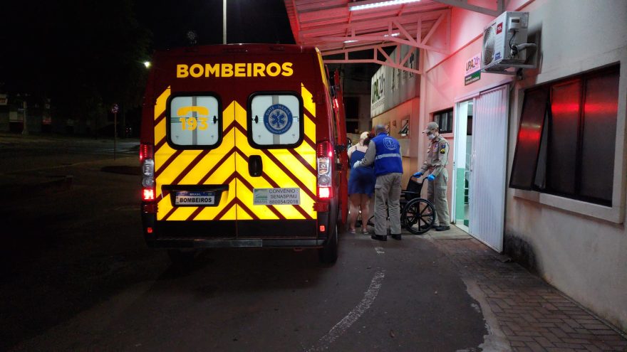Jovem esquece as chaves de casa e fica ferida ao tentar pular muro da residência