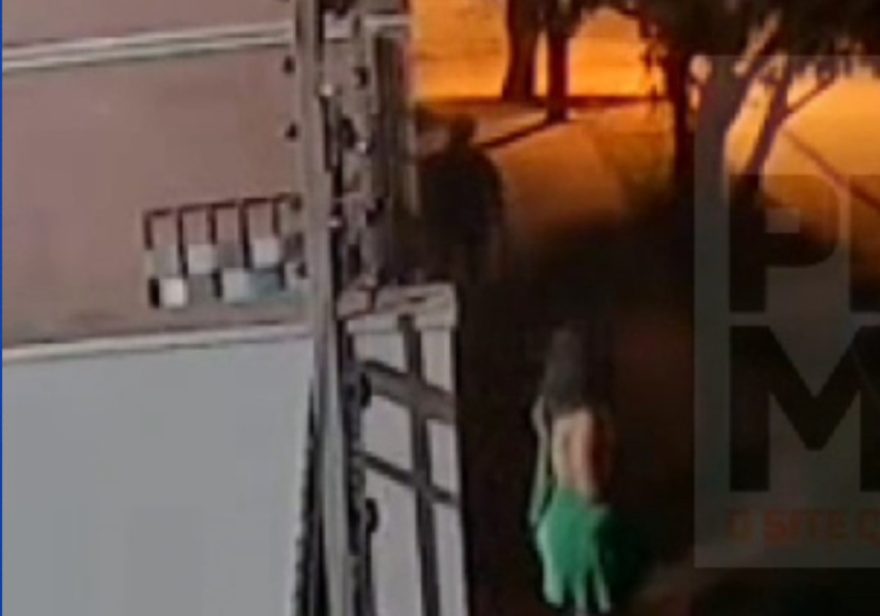 Câmera registra momento que homem é executado a tiros na frente da esposa