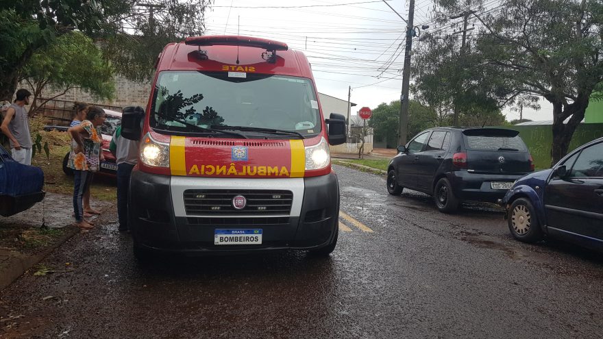 Jovem cai da escada e é socorrida pelo Siate no Bairro Cataratas