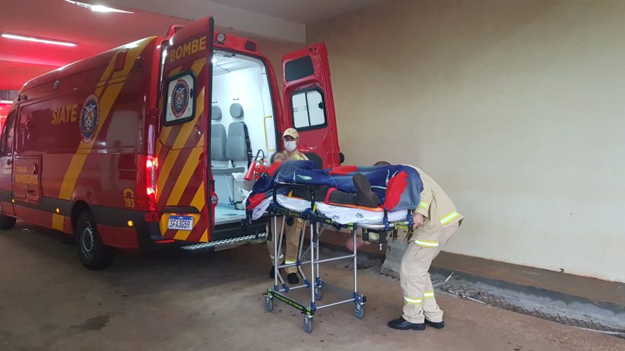 Jovem fratura perna ao ser atingido por peça de caminhão no Presidente