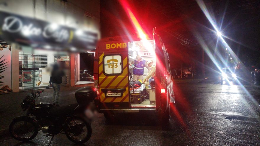 Ciclista fica ferida ao ser atingida por carro no São Cristóvão