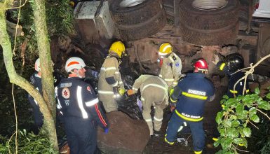 Imagem referente a Tragédia: colisão entre carreta e veículo de passeio deixa um morto na BR-277 em Guaraniaçu