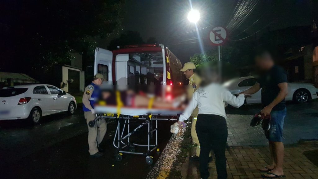 Mulher sofre fratura após escorregão e é socorrida pelos Bombeiros no Bairro Santa Cruz