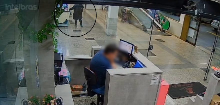 Internauta pede ajuda para encontrar carteira esquecida em máquina de supermercado