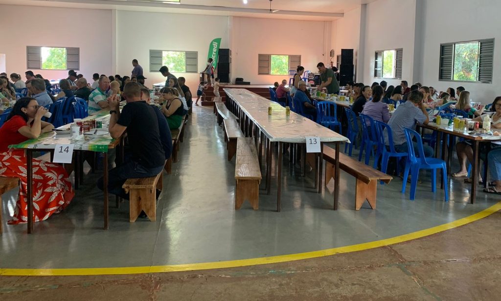 Foto viraliza com mesa 13 vazia em festa de comunidade em Maripá