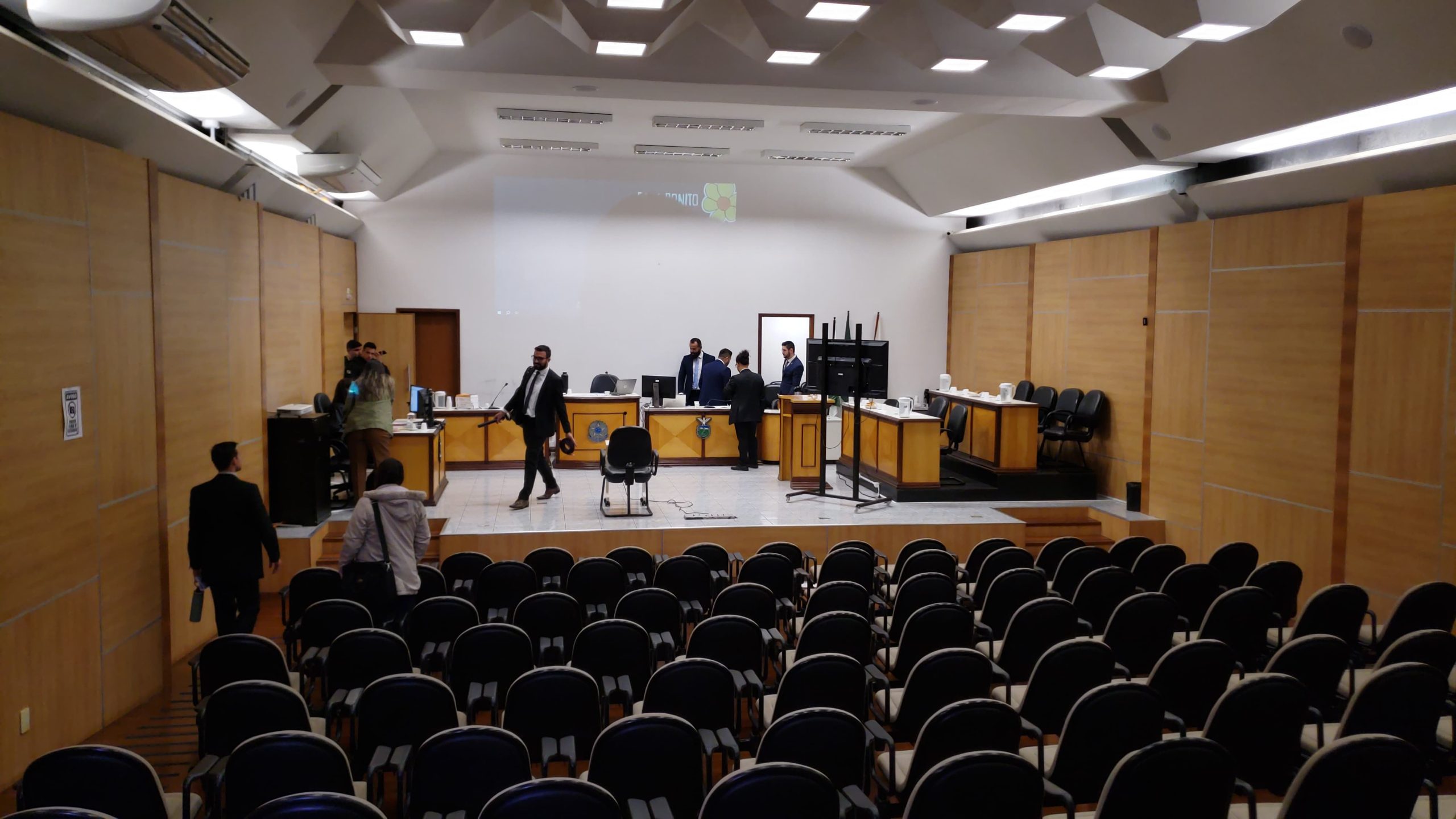 Pão de mel envenenado: Júri é cancelado por questões técnicas, diz defesa do acusado Pão de mel envenenado: Júri é cancelado por questões técnicas, diz defesa do acusado