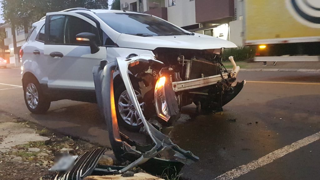 Colisão entre Gol e Ecosport é registrada na Rua Fortaleza
