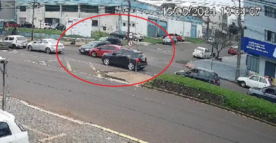 Câmera flagra batida entre Punto e Palio