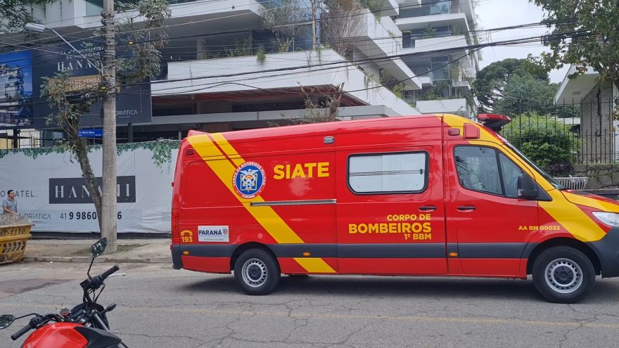 Trabalhador cai de escada em obra no Batel e é socorrido pelo Siate