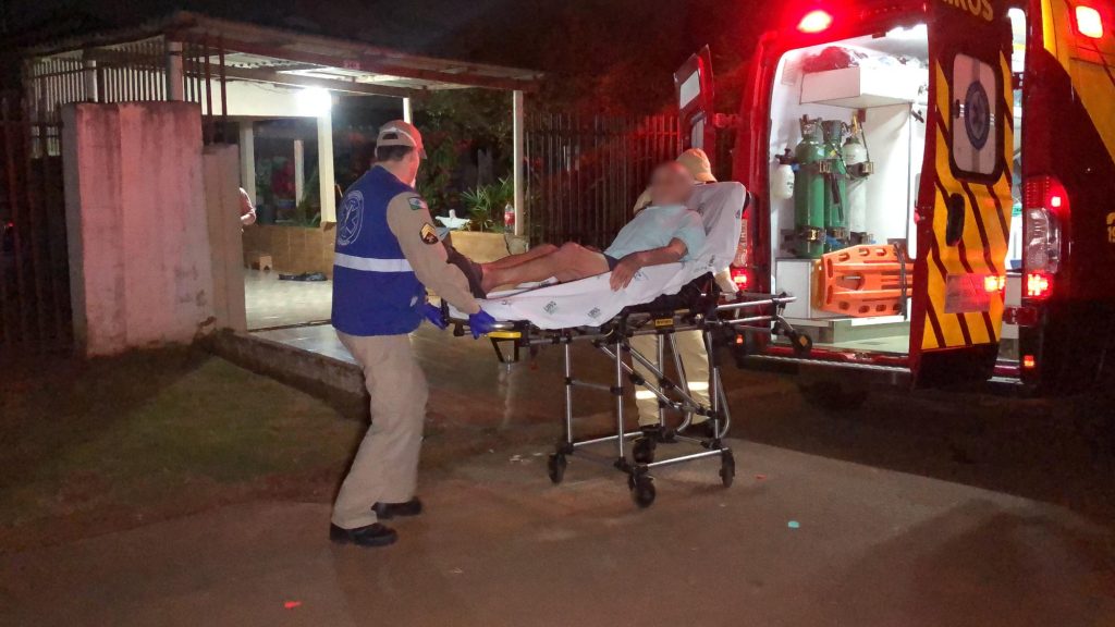 Idoso é socorrido pelo Siate após sofrer queda no Bairro Floresta