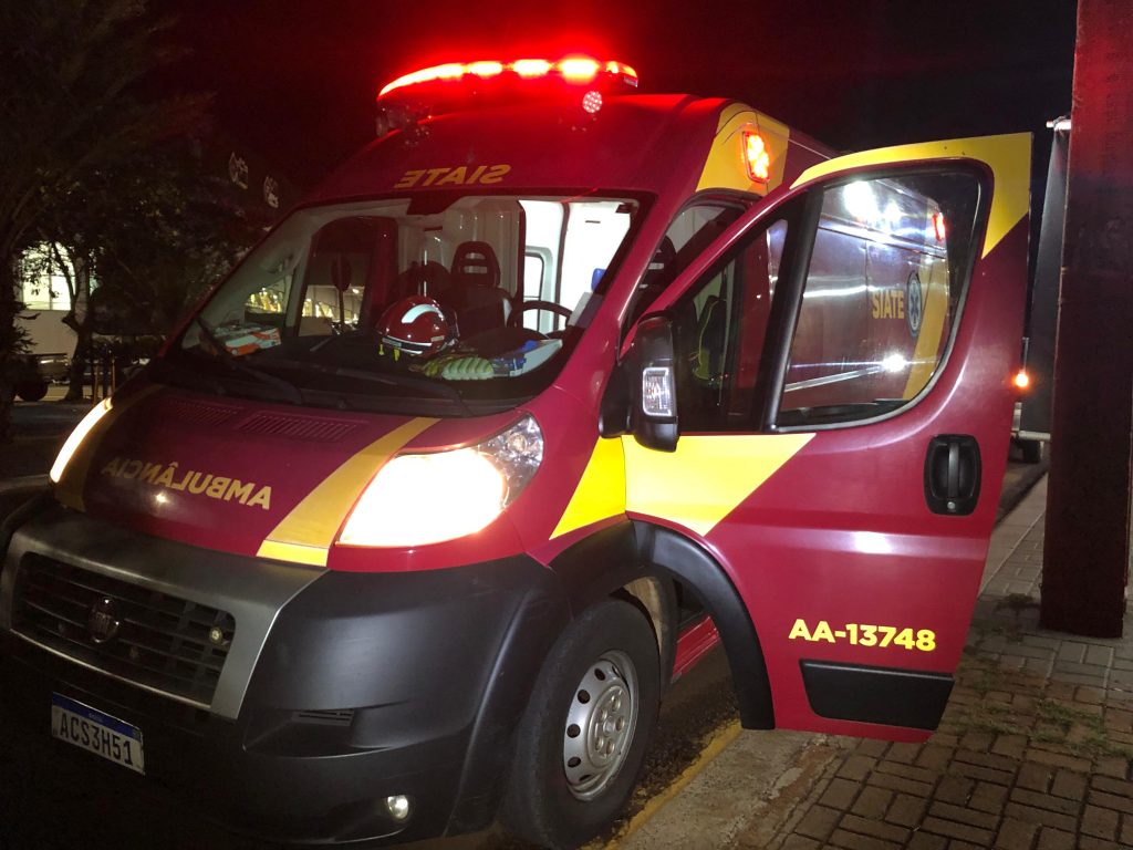 Mulher vítima de atropelamento é atendida pelo Siate no Parque Verde
