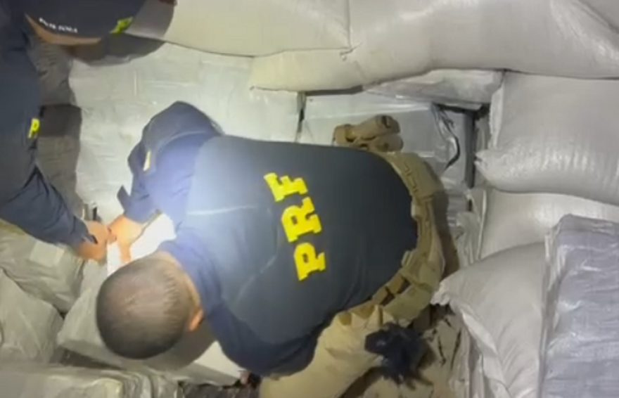 Polícia Rodoviária Federal descobre 1,8 tonelada de maconha em carga de arroz