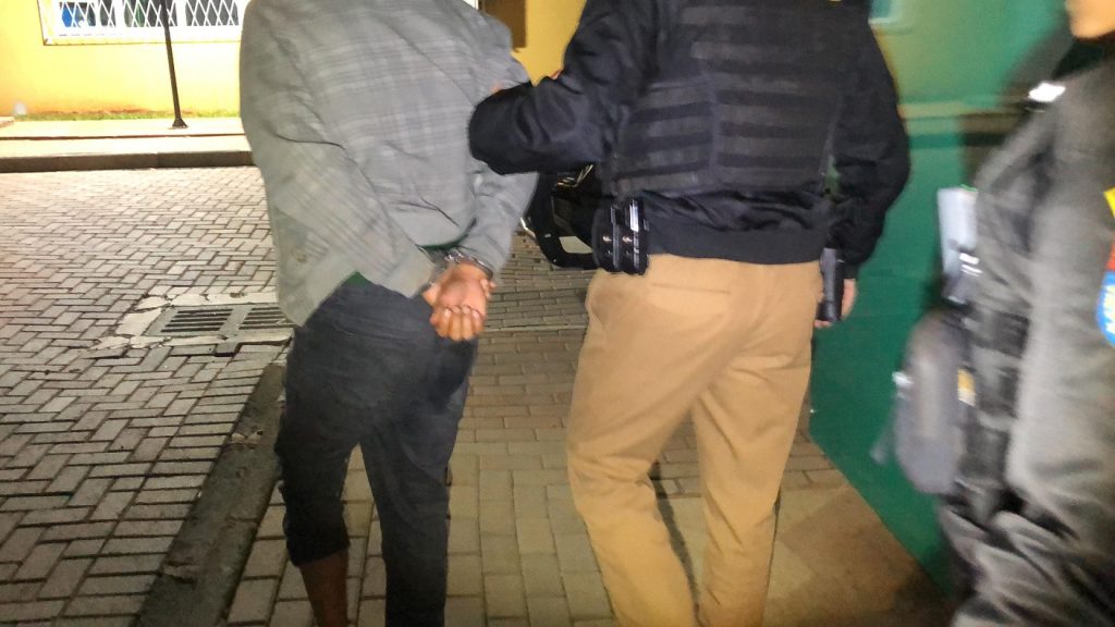Pai deixa filho de dois anos inconsciente após arremessar criança na parede, no Riviera