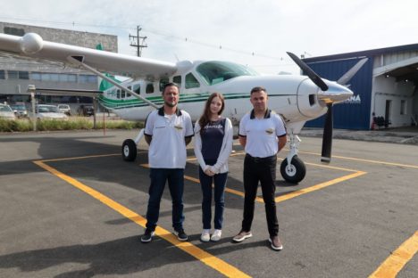 Pilotos que transportam órgãos encontram adolescente que recebeu um novo coração