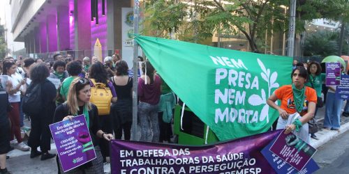 Imagem referente a Manifestantes em SP acusam Cremesp de criminalizar aborto legal