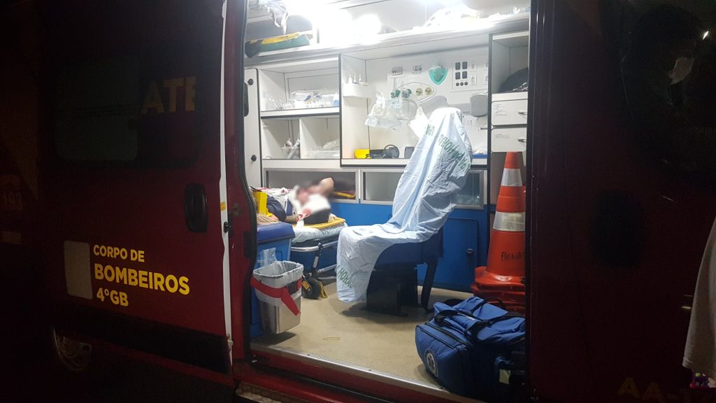 Casal fica ferido após acidente com Biz no Bairro Esmeralda