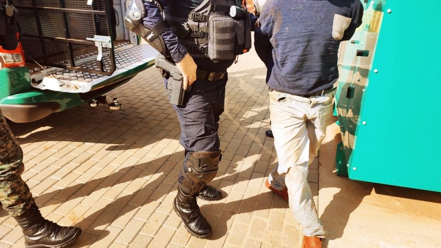 Homem ‘faz birra’ durante abordagem da GM e acaba na Delegacia