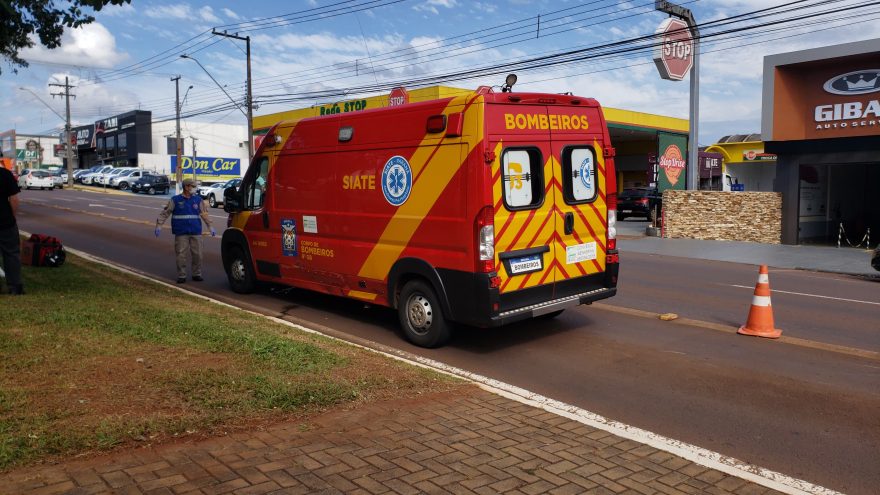 Motociclista sofre queda na Avenida Brasil e fica ferido