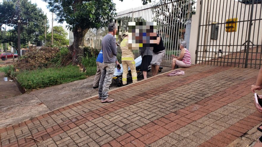 Após cair na calçada, idosa é socorrida pelo Siate com sangramento na cabeça