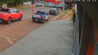 Câmera flagra motorista embriagado invadindo pista contrária e causando acidente na Rua Souza Naves