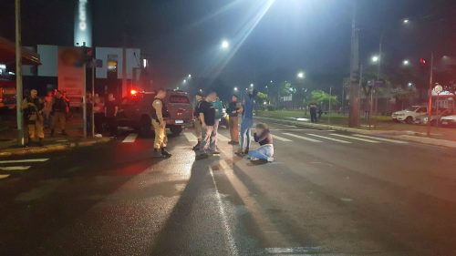 Imagem referente a Rolo e confusão! Briga generalizada mobiliza equipes da Polícia Militar em posto de combustíveis no centro