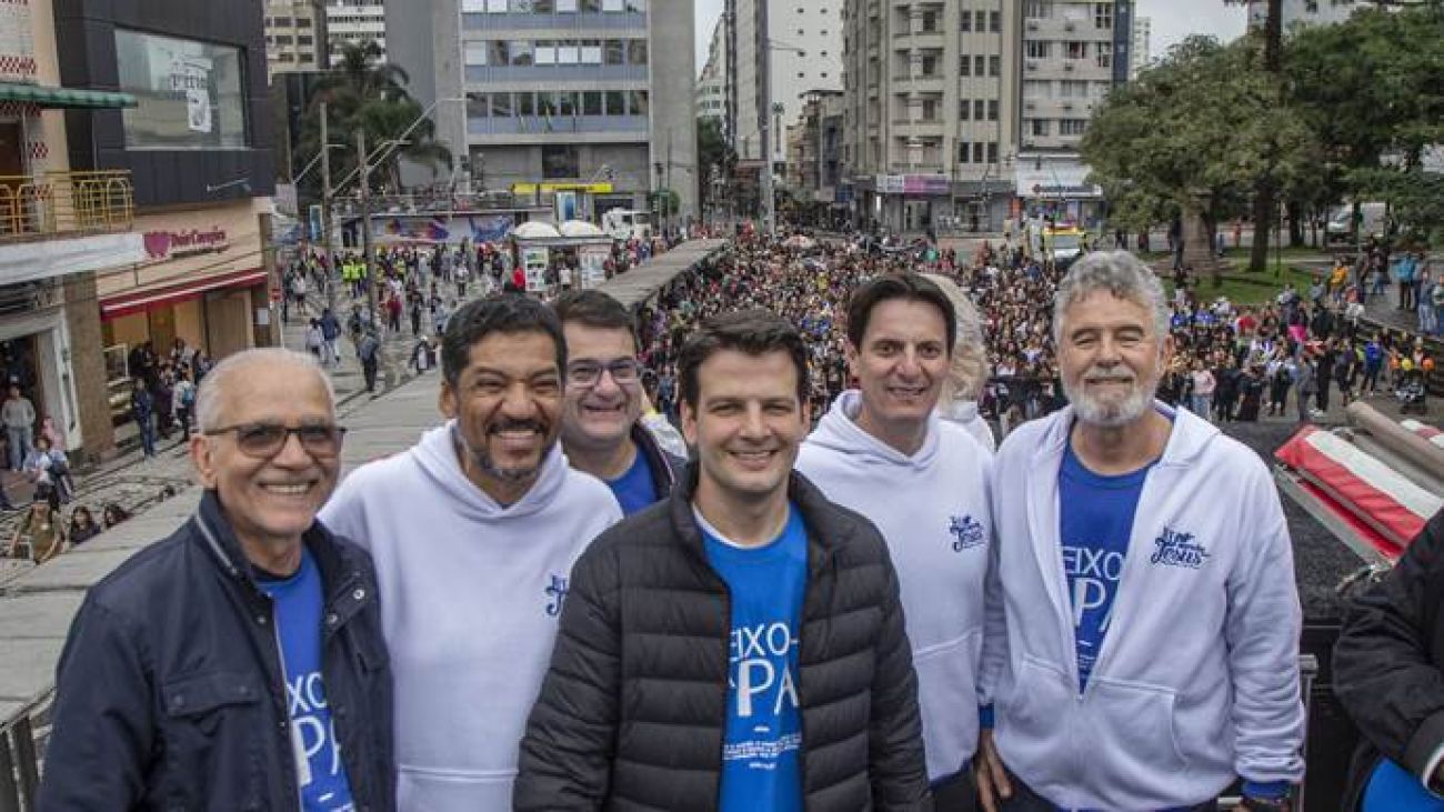 Marcha para Jesus reúne milhares de pessoas em Curitiba Imagem referente a Marcha para Jesus reúne milhares de pessoas em Curitiba