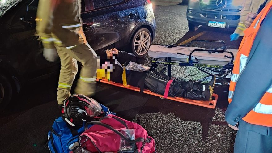 Entregador fica ferido em acidente no Tropical
