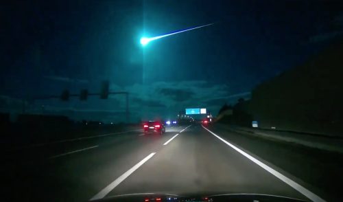 Imagem referente a Meteorito ilumina o céu de Portugal: Clarão noturno assusta portugueses