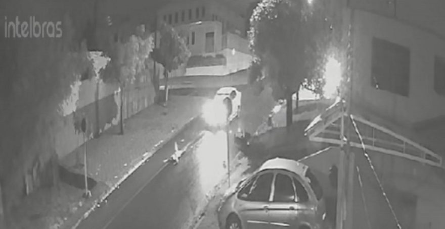 Imagens impressionantes mostram forte colisão que deixou motociclista ferido no Santa Cruz