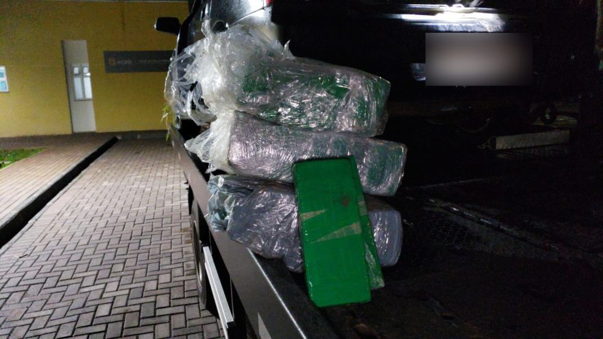 Astra com maconha é apreendido pela PM após perseguição