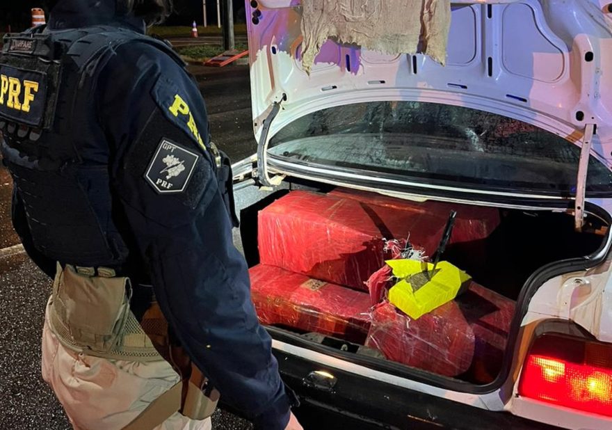 Perseguição na BR-277: condutor abandona veículo com quase 200 kg de maconha