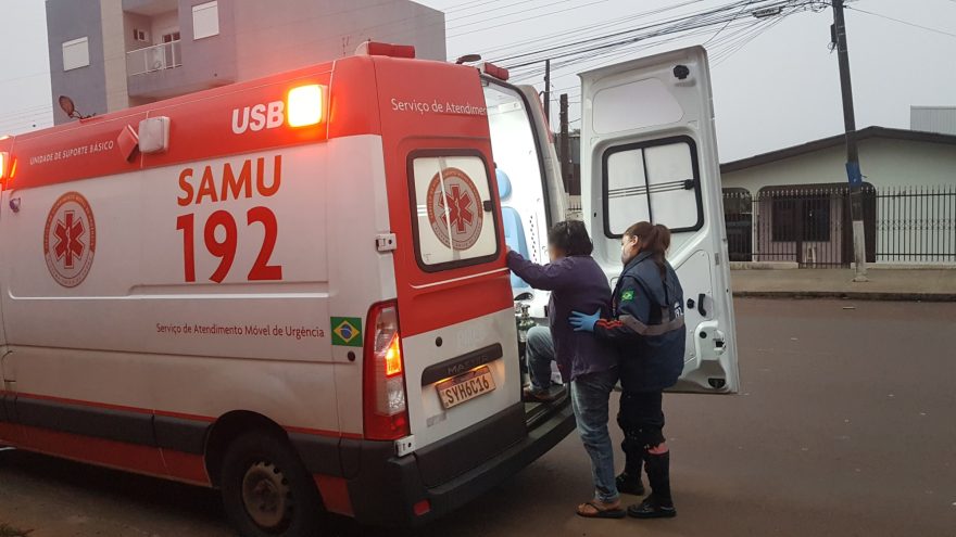 Mulher passa mal e é socorrida pelo Samu