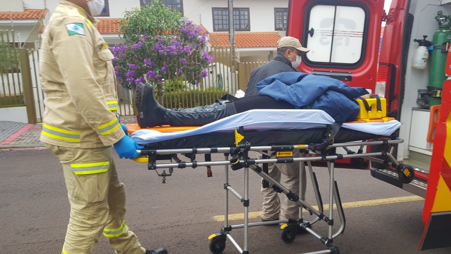 Motociclista fica ferida após colisão com carro na Rua Londrina