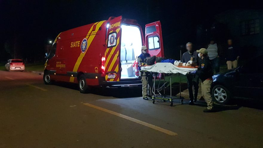 Homem é socorrido pelos Bombeiros após quebrar a perna em acidente doméstico no Cataratas