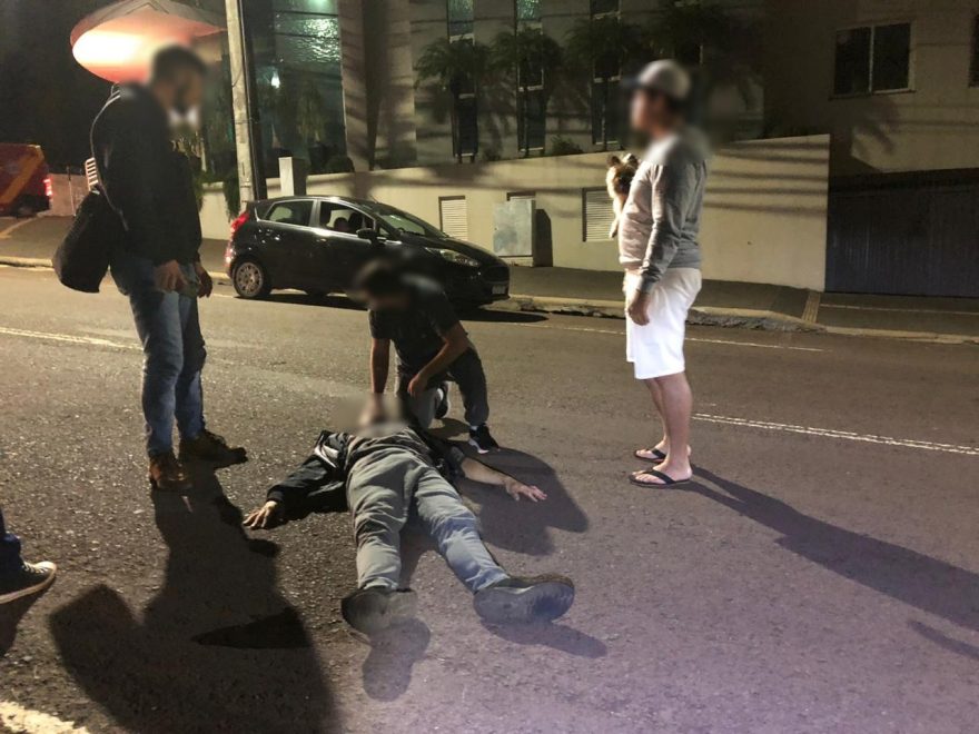 Duas motos se envolvem em acidente na Rua Minas Gerais
